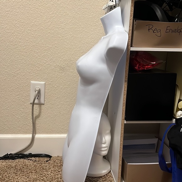 COPY - Hanging mannequin and styrofoam head display - Picture 3 of 3